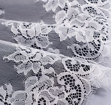 Chantilly lace Matylda, ivory white, 1.95m